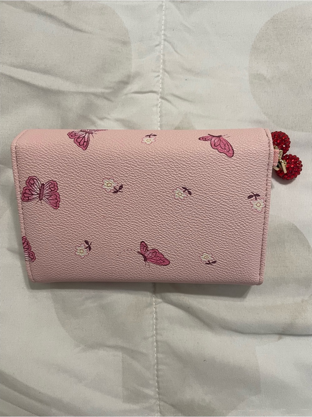 Coach Pink Butterfly medium size
Wallet with Gold Logo - Picture 6 of 8